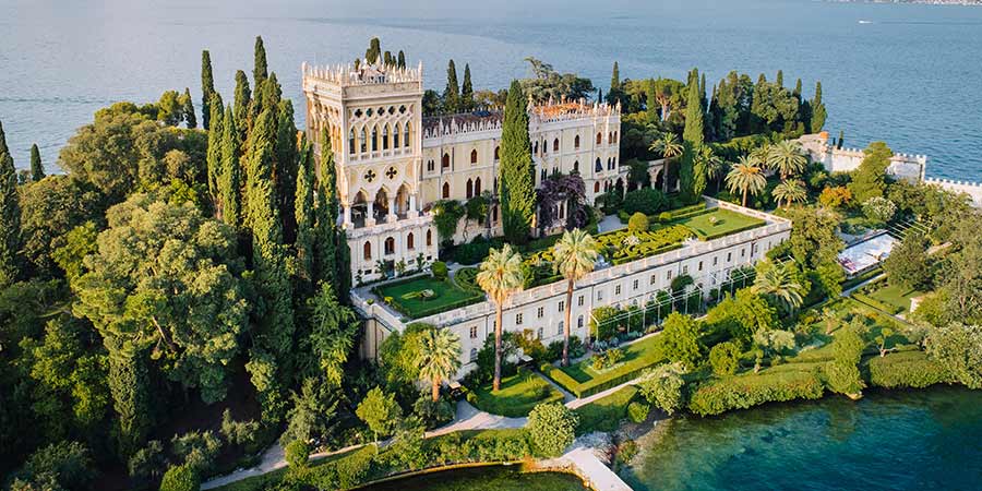 Sailing to idyllic Isola del Garda